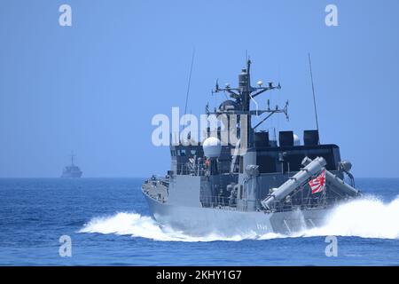 Präfektur Kyoto, Japan - 25. Juli 2014: Japan Maritime Self-Defense Force JS Hayabusa (PG-824), Patrouillenboote der Hayabusa-Klasse mit Führungsraketen. Stockfoto