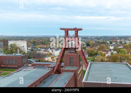 Panoramablick von oben auf den Zeche Zollverein, den Industriekomplex Zollverein Kohlebergwerk, vom Dach des Ruhrmuseums im Ruhrgebiet in Essen, Deutschland Stockfoto