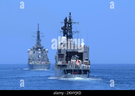 Flotte von Schiffen der JMSDF (Japan Maritime Self-Defense Force). Stockfoto