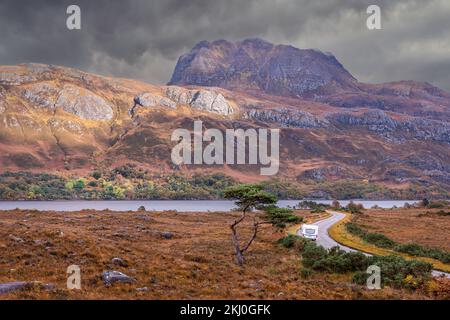 Mount Slioch Türme über Loch Maree in der Grafschaft Wester Ross im nordwestlichen Hochland von Schottland, Großbritannien Stockfoto