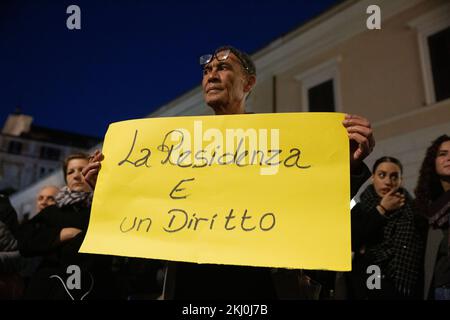 Sitzen Sie auf der Piazza Santi Apostoli in Rom, vor der Präfektur, organisiert von Bewegungen für das Recht auf Wohnraum. (Foto: Matteo Nardone / Pacific Press/Sipa USA) Stockfoto