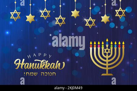 Happy Hanukka mit goldenen Menorah und David-Sternen auf blauer Holzplanke. Jüdischer Text - Happy Hanukka, Grußkarte mit traditionellen Chanukah-Kerzen Stock Vektor