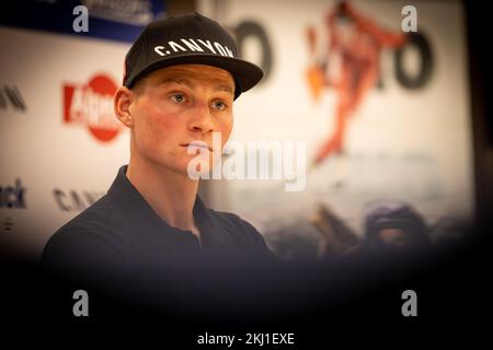 Niederländischer Mathieu Van der Poel auf einer Pressekonferenz über die bevorstehenden Cyclocross-Rennen, Donnerstag, den 24. November 2022 in Antwerpen. BELGA FOTO DAVID PINTENS Stockfoto