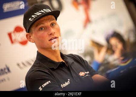 Niederländischer Mathieu Van der Poel auf einer Pressekonferenz über die bevorstehenden Cyclocross-Rennen, Donnerstag, den 24. November 2022 in Antwerpen. BELGA FOTO DAVID PINTENS Stockfoto