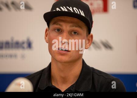 Niederländischer Mathieu Van der Poel auf einer Pressekonferenz über die bevorstehenden Cyclocross-Rennen, Donnerstag, den 24. November 2022 in Antwerpen. BELGA FOTO DAVID PINTENS Stockfoto