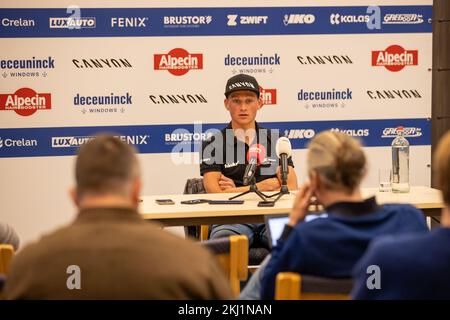 Niederländischer Mathieu Van der Poel auf einer Pressekonferenz über die bevorstehenden Cyclocross-Rennen, Donnerstag, den 24. November 2022 in Antwerpen. BELGA FOTO DAVID PINTENS Stockfoto