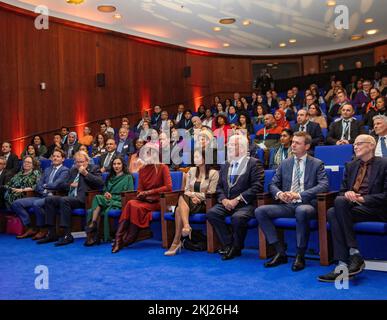 Den Haag, Niederlande. 24.. November 2022. Königin Maxima der Niederlande anlässlich des 15.. Jahrestags des Multicultureel Netwerk Rijksambtenaren (MNR) ( Multiculturelles Beamtennetz ) in Den Haag am 24. November 2022. Kredit: Albert Nieboer/Netherlands OUT/Point de Vue OUT/dpa/Alamy Live News Stockfoto