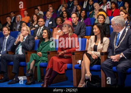 Den Haag, Niederlande. 24.. November 2022. Königin Maxima der Niederlande anlässlich des 15.. Jahrestags des Multicultureel Netwerk Rijksambtenaren (MNR) ( Multiculturelles Beamtennetz ) in Den Haag am 24. November 2022. Kredit: Albert Nieboer/Netherlands OUT/Point de Vue OUT/dpa/Alamy Live News Stockfoto