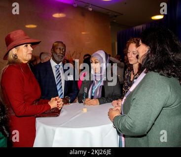 Den Haag, Niederlande. 24.. November 2022. Königin Maxima der Niederlande anlässlich des 15.. Jahrestags des Multicultureel Netwerk Rijksambtenaren (MNR) ( Multiculturelles Beamtennetz ) in Den Haag am 24. November 2022. Kredit: Albert Nieboer/Netherlands OUT/Point de Vue OUT/dpa/Alamy Live News Stockfoto