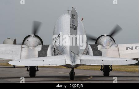 Douglas DC-3 Dakota/Douglas C-47 Skytrain Imperial war Museum Duxford, England DAKS Over Duxford, 2019 (Foto: Cody Froggatt) Stockfoto