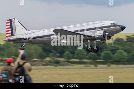 Douglas DC-3 Dakota/Douglas C-47 Skytrain Imperial war Museum Duxford, England DAKS Over Duxford, 2019 (Foto: Cody Froggatt) Stockfoto