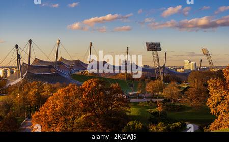 MÜNCHEN - 23. NOVEMBER 2022: Olympiastadion in München Stockfoto