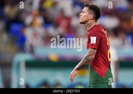 DOHA, KATAR - NOVEMBER 24: Otavio von Portugal spricht mit seinen Teamkollegen während des Spiels Gruppe H - FIFA Weltmeisterschaft Katar 2022 zwischen Portugal und Ghana im Stadion 974 am 24. November 2022 in Doha, Katar (Foto von Pablo Morano/BSR-Agentur) Kredit: BSR-Agentur/Alamy Live News Kredit: BSR Agency/Alamy Live News Stockfoto