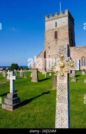 St. Aidan's Church in Bamburgh, ein Dorf in Northumberland an der Nordostküste Englands, das das Denkmal für Grace Darling enthält Stockfoto