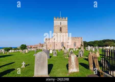 St. Aidan's Church in Bamburgh, ein Dorf in Northumberland an der Nordostküste Englands, das das Denkmal für Grace Darling enthält Stockfoto