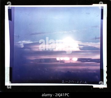 Projekt 21 - Operation Ivy (Enewetak/Bikini) Detonation. Mike Cloud, Luftaufnahme. Fotografien von atmosphärischen Nuklearversuchen auf Pacific Island und Nevada Testgelände. Stockfoto