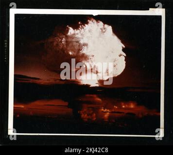 Projekt 21 - Operation Ivy (Enewetak/Bikini) Detonation. Mike Cloud, Luftaufnahme. Fotografien von atmosphärischen Nuklearversuchen auf Pacific Island und Nevada Testgelände. Stockfoto