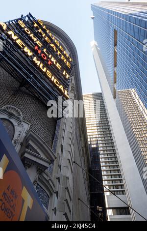 Shubert Theatre Marquee mit „Some Like IT Hot“, NYC, USA 2022 Stockfoto