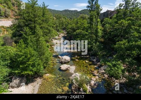 Der wunderschöne Golo-Fluss in der Nähe der Stadt Corte, in Corse, Frankreich. Stockfoto