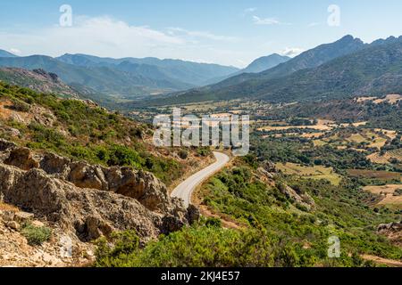 Wunderschöne Panoramastraße in Corse (Korsika), Frankreich. Stockfoto