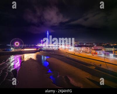 Die Lichter von Blackpool in Lancashire, Großbritannien, aus der Vogelperspektive Stockfoto