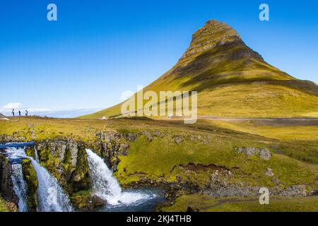 Kirkjufell und kirkjufellsfoss island im Sommer august Stockfoto