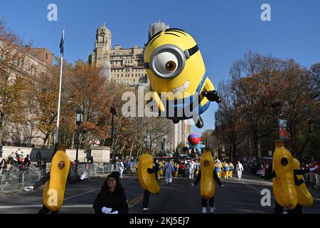 Stuart der Minion Ballon bei der 96.. Jährlichen Macy's Thanksgiving Day Parade am 24. November 2022 in New York City. Stockfoto