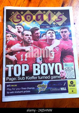 Die Sun-Zeitung Sportabteilung Goals „Top Boyo“ Gareth Bale Wales Kapitän erzielt bei der Weltmeisterschaft 2022 in Katar ein Tor gegen die USA Stockfoto