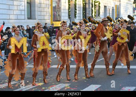 Künstler nehmen an der 96.. Jährlichen Macy's Thanksgiving Day Parade am 24. November 2022 in New York City Teil. Stockfoto