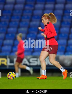 Reading, UK. 24.. November 2022. Reading, England, November 24. 2022: Rachel Furness (10 Liverpool) wärmt sich auf, bevor das Barclays Womens Super League-Fußballspiel zwischen Reading und Liverpool im Select Car Leasing Stadium in Reading, England, stattfindet. (James Whitehead/SPP) Kredit: SPP Sport Press Photo. Alamy Live News Stockfoto