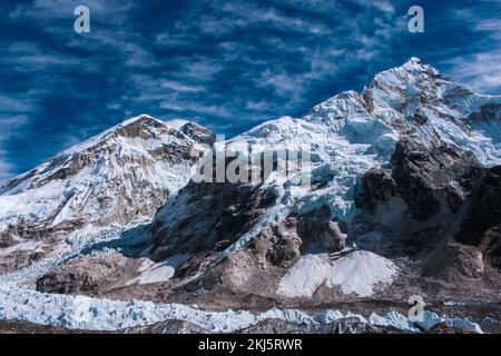 Khumbu-Gletscher, Mt. Everest, Mt. Muptse, Mt. Das ist vom Everest-Basislager in Solukhumbu, Nepal, aus zu sehen Stockfoto