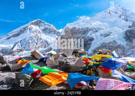 Khumbu-Gletscher, Mt. Everest, Mt. Muptse, Mt. Das ist vom Everest-Basislager in Solukhumbu, Nepal, aus zu sehen Stockfoto