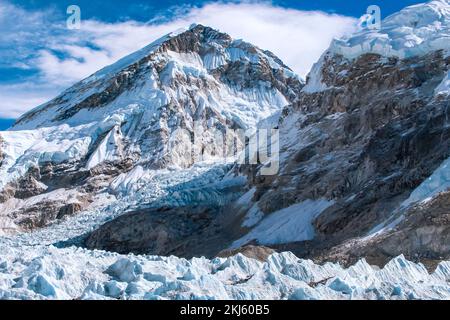 Khumbu-Gletscher, Mt. Everest, Mt. Muptse, Mt. Das ist vom Everest-Basislager in Solukhumbu, Nepal, aus zu sehen Stockfoto