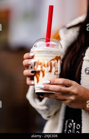 Bilder von Säften und Smoothies mit Donuts Stockfoto