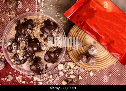 Bilder von Säften und Smoothies mit Donuts Stockfoto