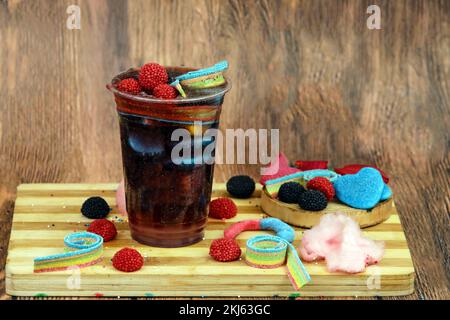 Bilder von Säften und Smoothies mit Donuts Stockfoto