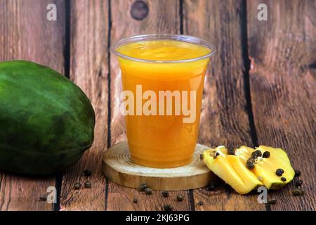 Bilder von Säften und Smoothies mit Donuts Stockfoto