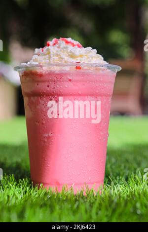 Bilder von Säften und Smoothies mit Donuts Stockfoto