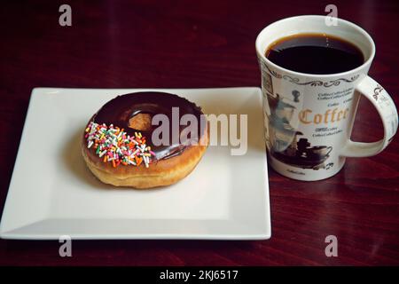 Bilder von Säften und Smoothies mit Donuts Stockfoto