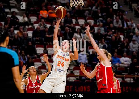 ALMERE, NIEDERLANDE - NOVEMBER 24: Laura Westerik der Niederlande während des FIBA Women's EuroBasket 2023 Qualifier Game zwischen den Niederlanden und der Tschechischen Republik im Topsportcentrum Almere am 24. November 2022 in Almere, Niederlande (Foto: Rene Nijhuis/Orange Pictures) Stockfoto