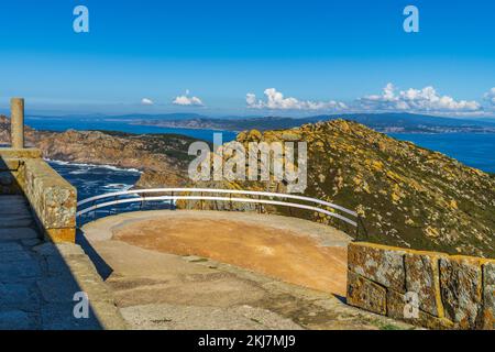 Blick auf die wunderschönen Cies-Inseln vom Leuchtturm in Galicien, Spanien. Stockfoto