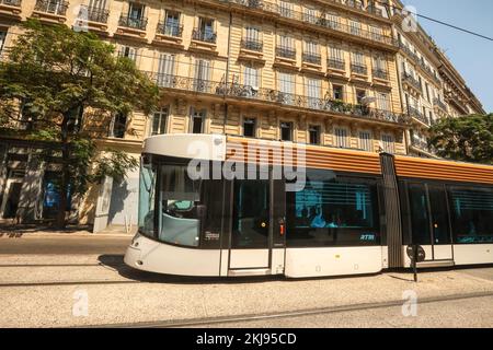 RTM, Métro de Marseille,Tram,Straßenbahn,Stadt,öffentliche,Verkehrsmittel,in,Zentrum,von,Stadt,von,Marseille,Marseille,Gemeinde in, Bouches-du-Rhône, die zweitgrößte Stadt Frankreichs, Marseille, ist die Präfektur des französischen Departements Bouches-du-Rhône und der Hauptstadt, Der Region Provence-Alpes-Côte d'Azur. Südfrankreich,Frankreich,Frankreich,zweitgrößte Stadt Frankreichs,August,Sommer,Europa,Europa, Stockfoto