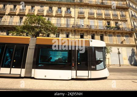 RTM, Métro de Marseille,Tram,Straßenbahn,Stadt,öffentliche,Verkehrsmittel,in,Zentrum,von,Stadt,von,Marseille,Marseille,Gemeinde in, Bouches-du-Rhône, die zweitgrößte Stadt Frankreichs, Marseille, ist die Präfektur des französischen Departements Bouches-du-Rhône und der Hauptstadt, Der Region Provence-Alpes-Côte d'Azur. Südfrankreich,Frankreich,Frankreich,zweitgrößte Stadt Frankreichs,August,Sommer,Europa,Europa, Stockfoto