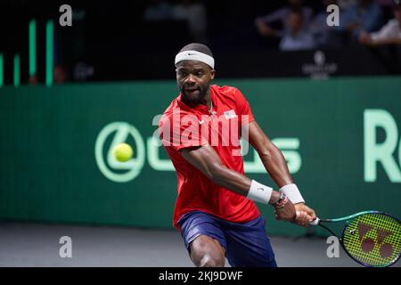 Malaga, Spanien. 24.. November 2022. Frances Tiafoe aus den USA im Kampf gegen Lorenzo Sonego aus Italien während des Davis-Pokals von Rakuten Final 8 im Palacio de Deportes Martin Carpena. Endstand: Lorenzo Sonego 2:0 Frances Tiafoe. (Foto: Vicente Vidal Fernandez/SOPA Images/Sipa USA) Guthaben: SIPA USA/Alamy Live News Stockfoto