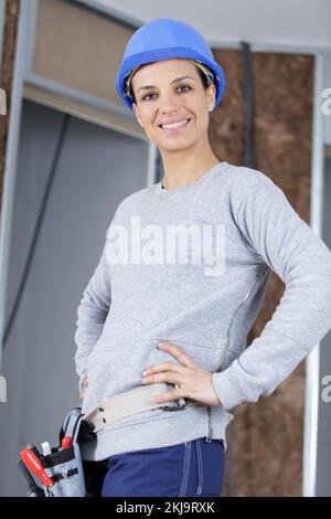 Porträt eines talentierten jungen Holzarbeiters in der Taille Stockfoto