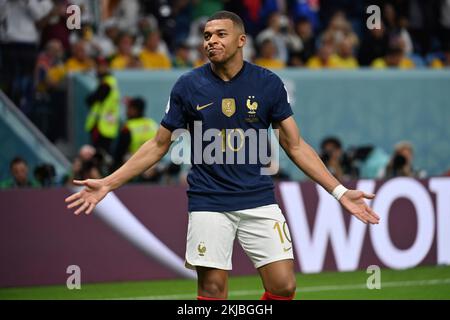 Kylian MBAPPE (FRA), Geste, Action, Einzelbild, Einzelmotiv ausschneiden, Halbe Figur, halbe Figur. Spiel 5, Gruppe D Frankreich (FRA) – Australien (AUS) 4-1, am 22. 11. 2022, Al Janoub Stadium. Fußball-Weltmeisterschaft 20122 in Katar ab 20,11. - 18.12.2022? Stockfoto