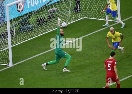 DOHA, Katar. , . Richarlison 9, Vanja Milinkovic-Savic Torwart 23 von Serbien, Kredit: SPP Sport Press Photo. Alamy Live News Stockfoto