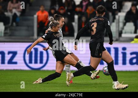Während des Spiels der UEFA Women Champions League 2022 2023 zwischen Juventus Women 1-1 Arsenal Women im Allianz Stadium am 24. November 2022 in Turin, Italien. Kredit: Maurizio Borsari/AFLO/Alamy Live News Stockfoto