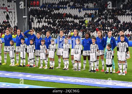 Team (Juventus Women) beim Spiel der UEFA Women Champions League 2022 2023 zwischen Juventus Women 1-1 Arsenal Women im Allianz Stadium am 24. November 2022 in Torino, Italien. Kredit: Maurizio Borsari/AFLO/Alamy Live News Stockfoto
