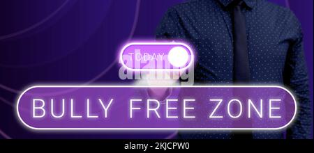 Schreiben mit Textanzeige „Bully Free Zone“. Das Wort für respektvoll gegenüber anderen Mobbing ist hier nicht erlaubt Stockfoto